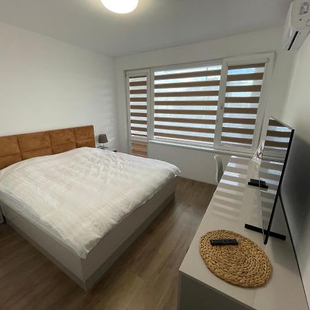 Dety'S Apartment Burgas Bagian luar foto